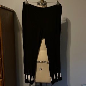 Zoe black capris